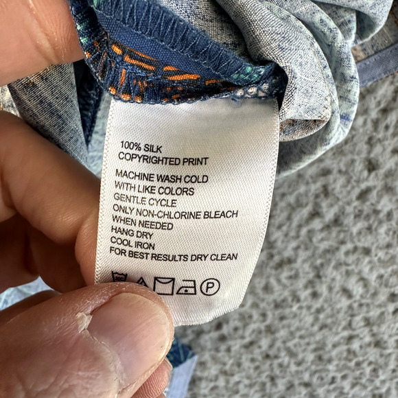 Tommy Bahama Silk Camp Shirt Men's Medium Hula Girl Palm Trees Print Button‎ Up - Picture 8 of 9